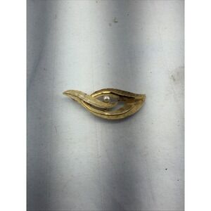 Leaf Etched with Pearl BSK Vintage Gold Pin Brooch